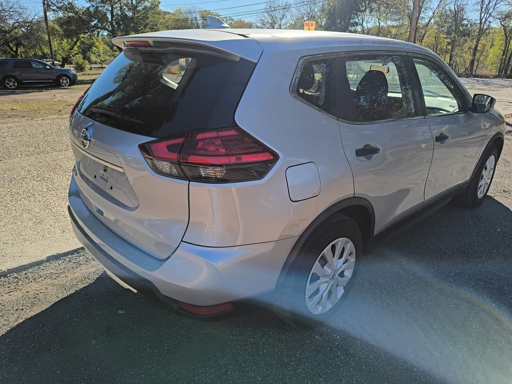 Nissan Rogue Vehicle Full-screen Gallery Image 04