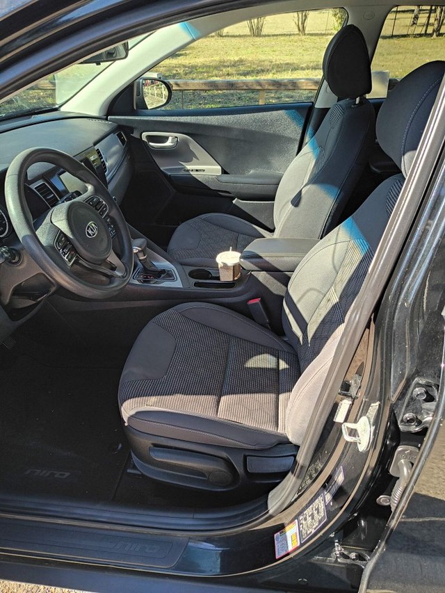 Kia Niro Vehicle Full-screen Gallery Image 05