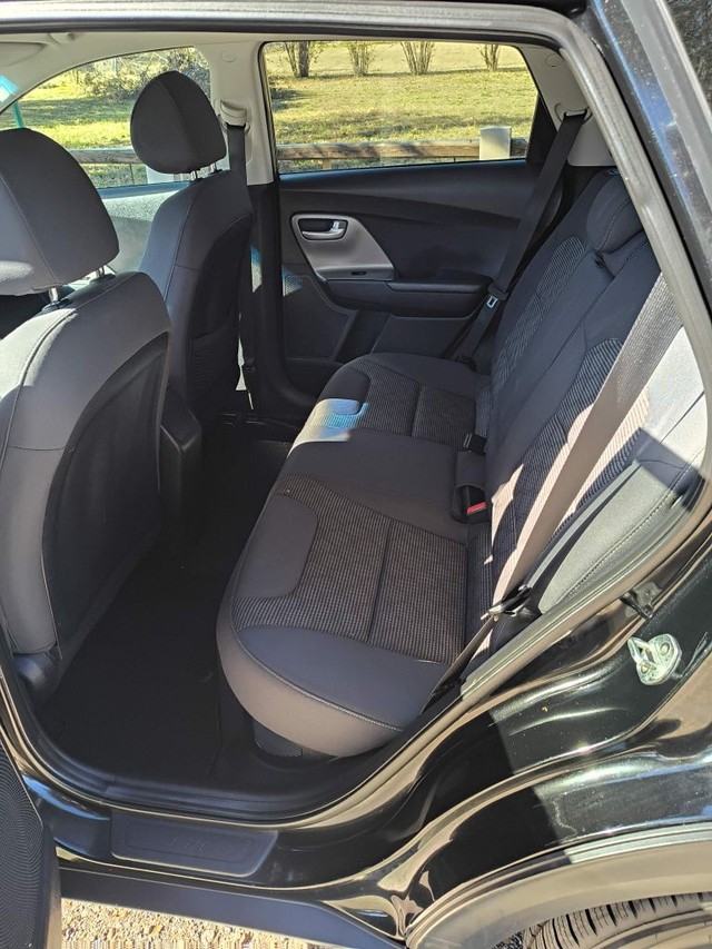 Kia Niro Vehicle Full-screen Gallery Image 06