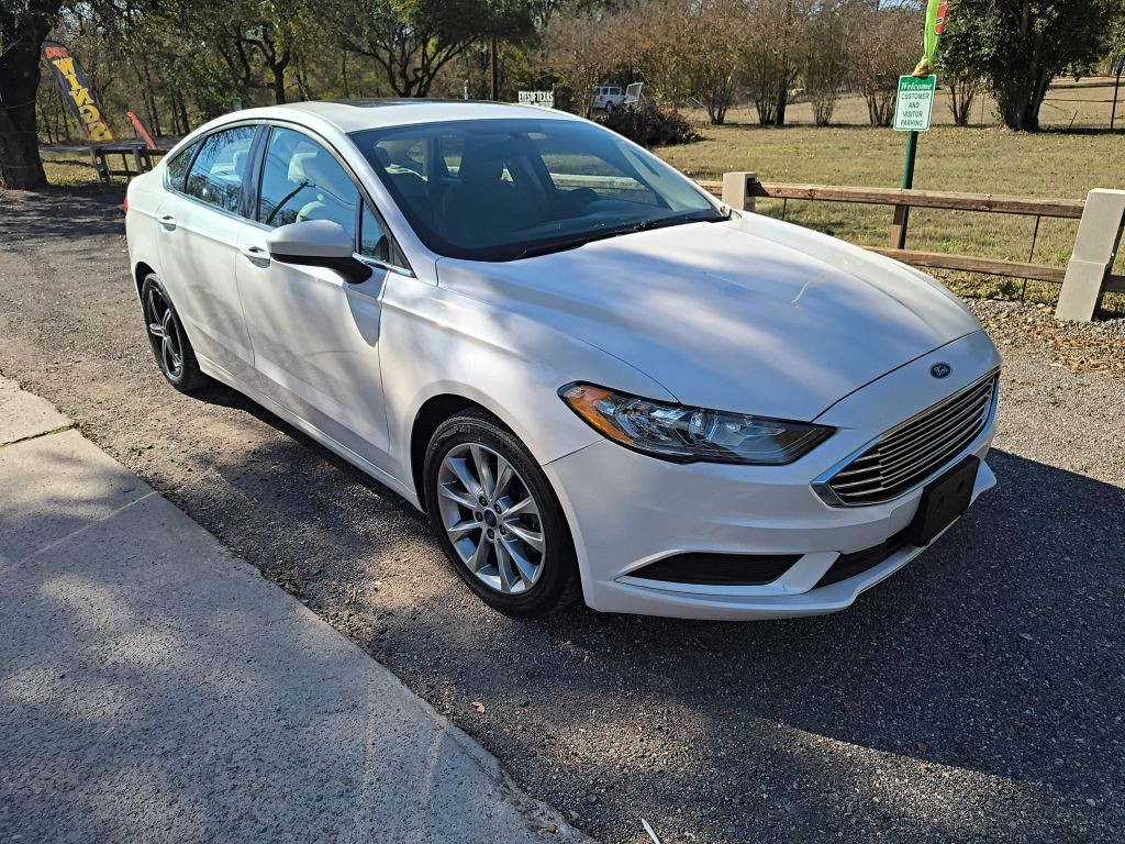 Ford Fusion Vehicle Full-screen Gallery Image 02