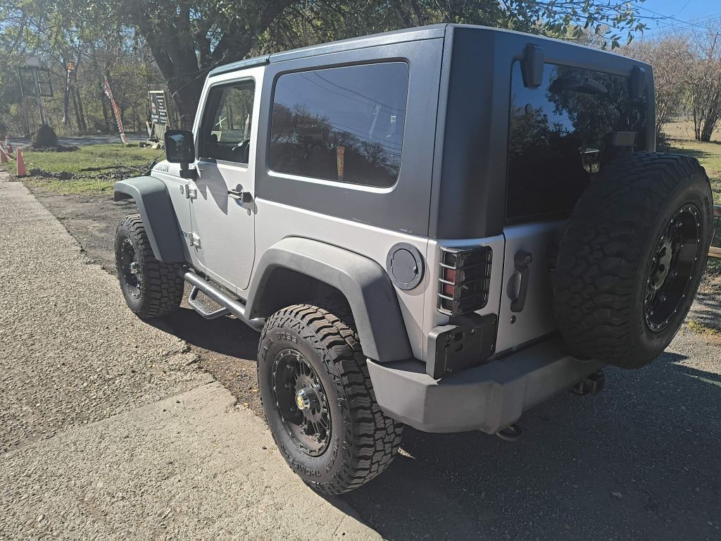 Jeep Wrangler Vehicle Full-screen Gallery Image 03