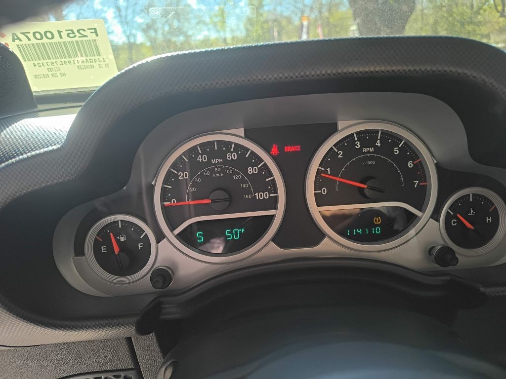 Jeep Wrangler Vehicle Full-screen Gallery Image 06