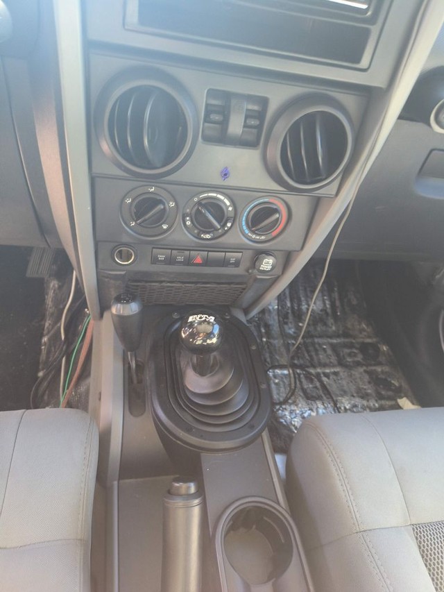 Jeep Wrangler Vehicle Full-screen Gallery Image 07