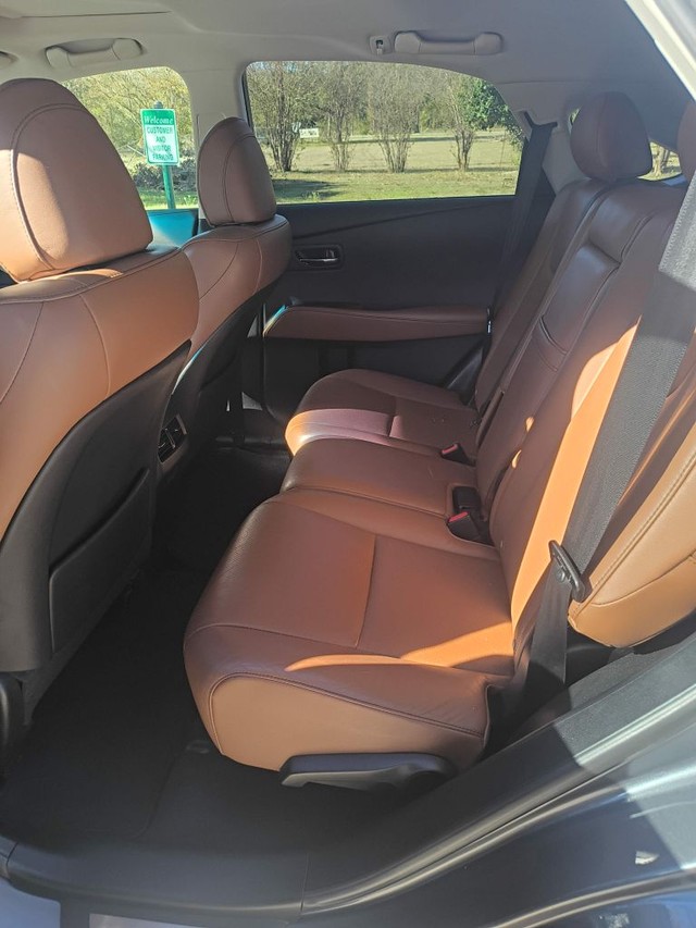 Lexus RX 350 Vehicle Full-screen Gallery Image 06