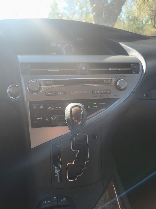 Lexus RX 350 Vehicle Full-screen Gallery Image 08