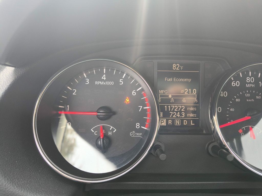 Nissan Rogue Vehicle Full-screen Gallery Image 08