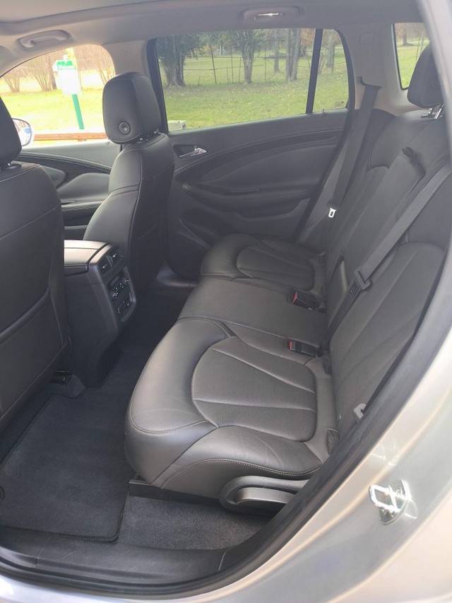 Buick Envision Vehicle Full-screen Gallery Image 06