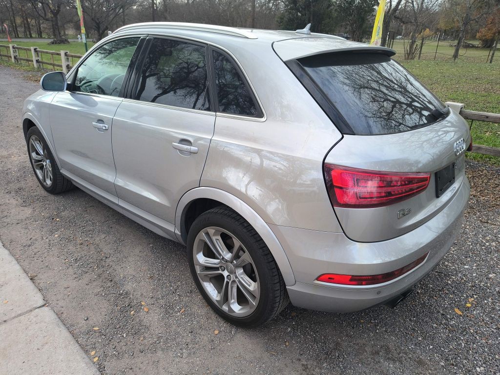 Audi Q3 Vehicle Full-screen Gallery Image 03