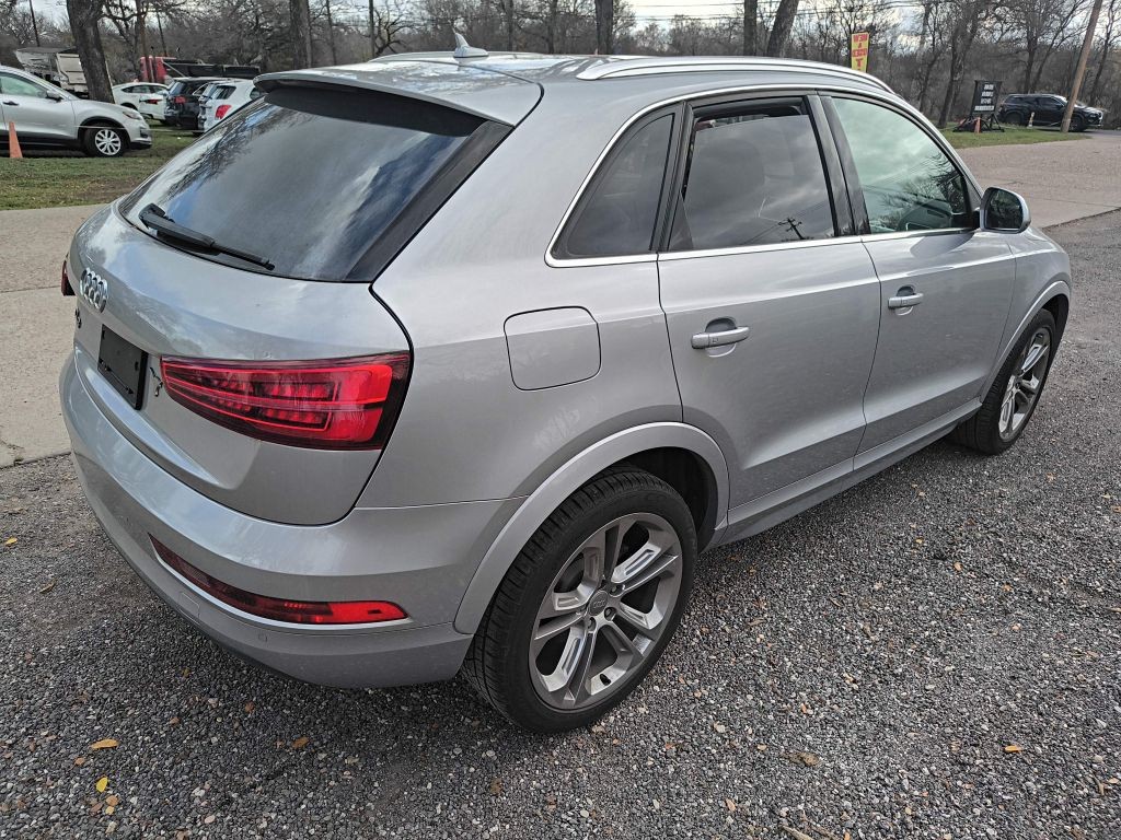 Audi Q3 Vehicle Full-screen Gallery Image 04