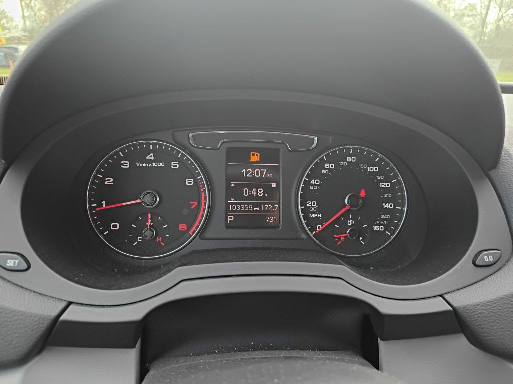 Audi Q3 Vehicle Full-screen Gallery Image 07