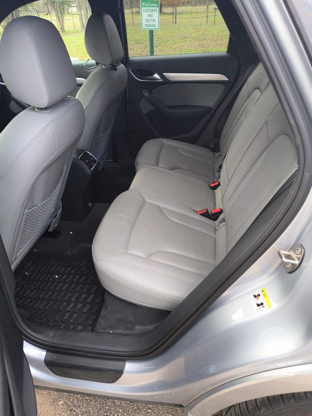 Audi Q3 Vehicle Full-screen Gallery Image 06