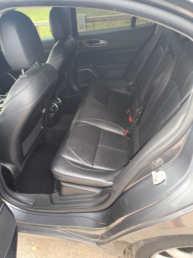 Alfa Romeo Giulia Vehicle Full-screen Gallery Image 06