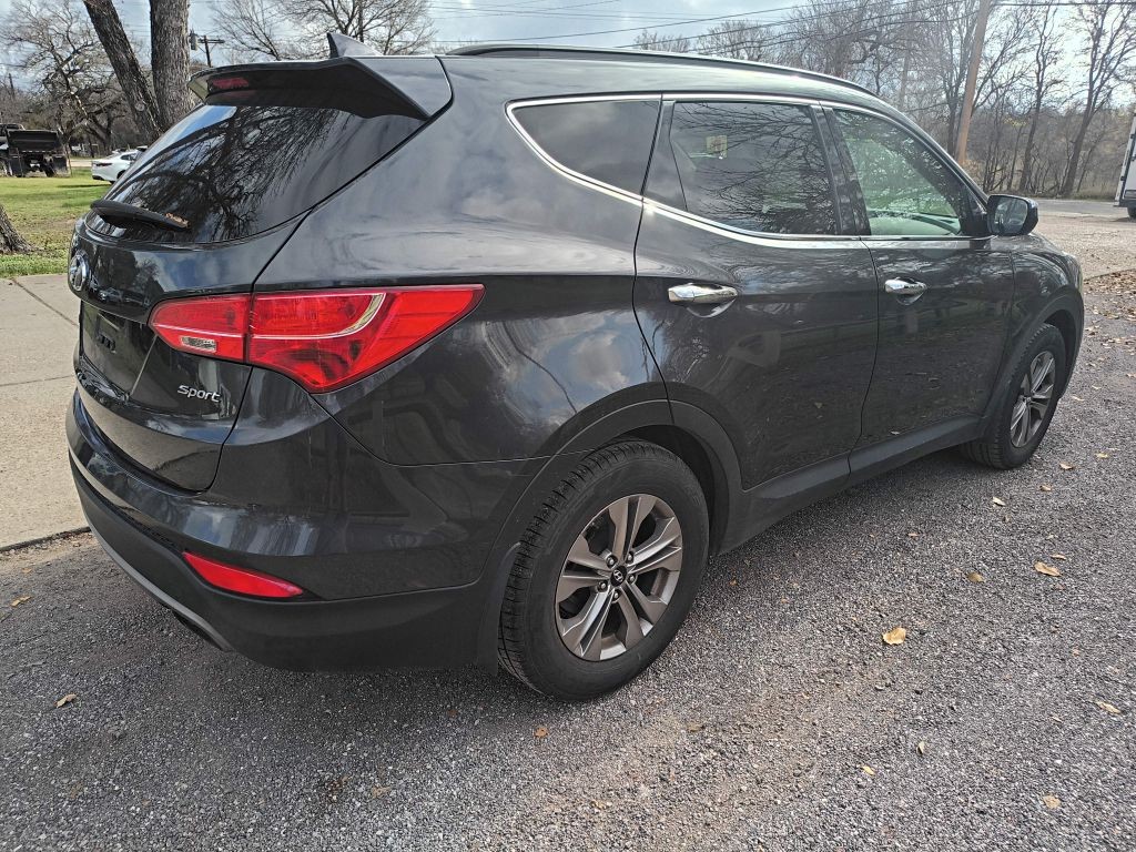 Hyundai Santa Fe Sport Vehicle Full-screen Gallery Image 03