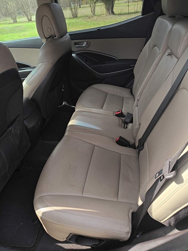 Hyundai Santa Fe Sport Vehicle Full-screen Gallery Image 06