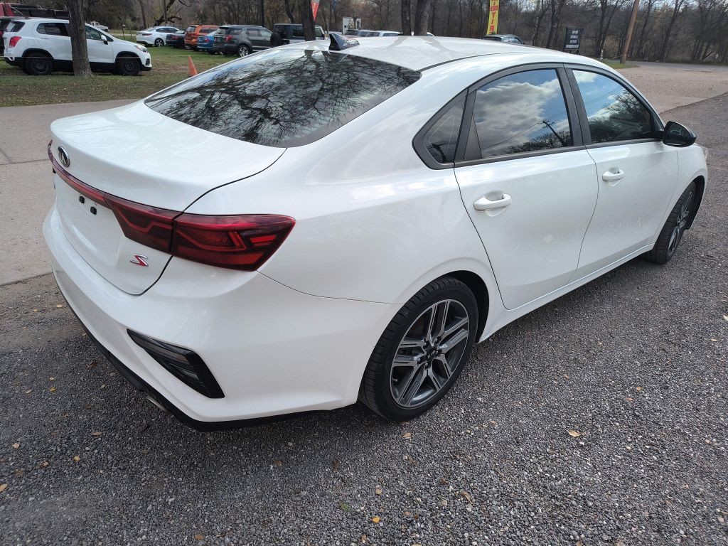 Kia Forte Vehicle Full-screen Gallery Image 04