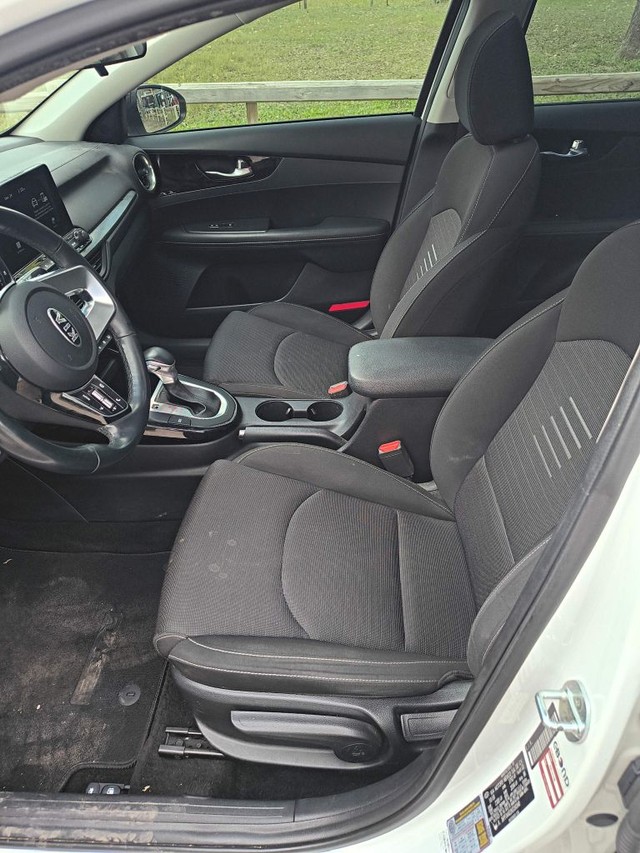 Kia Forte Vehicle Full-screen Gallery Image 05