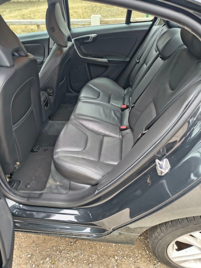 Volvo S60 Vehicle Full-screen Gallery Image 06