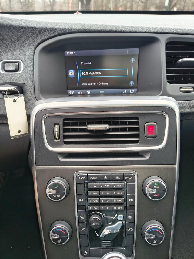 Volvo S60 Vehicle Full-screen Gallery Image 07