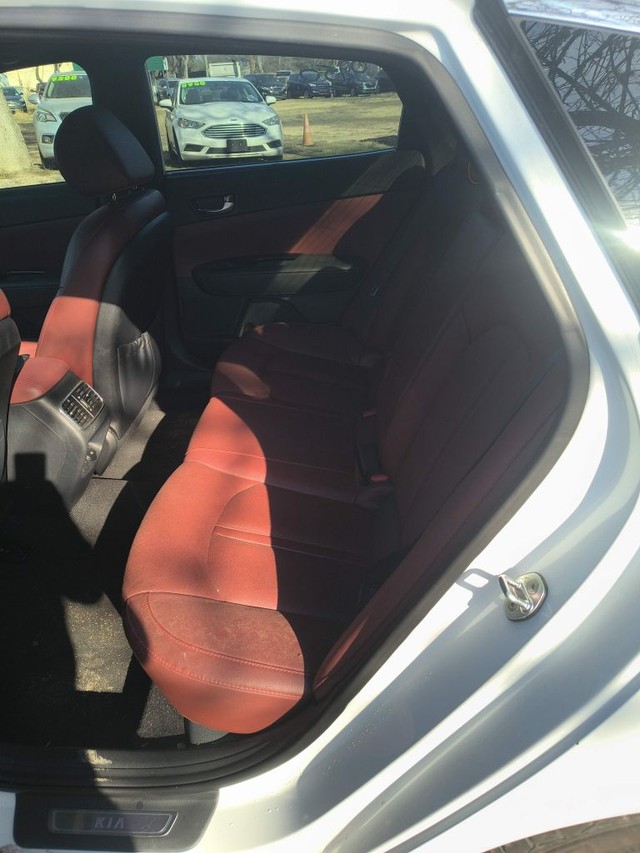 Kia Optima Vehicle Full-screen Gallery Image 06