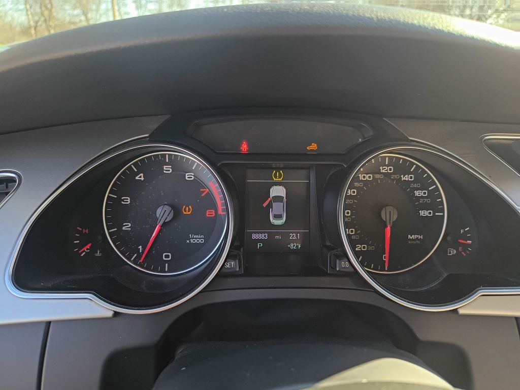 Audi A5 Vehicle Full-screen Gallery Image 07