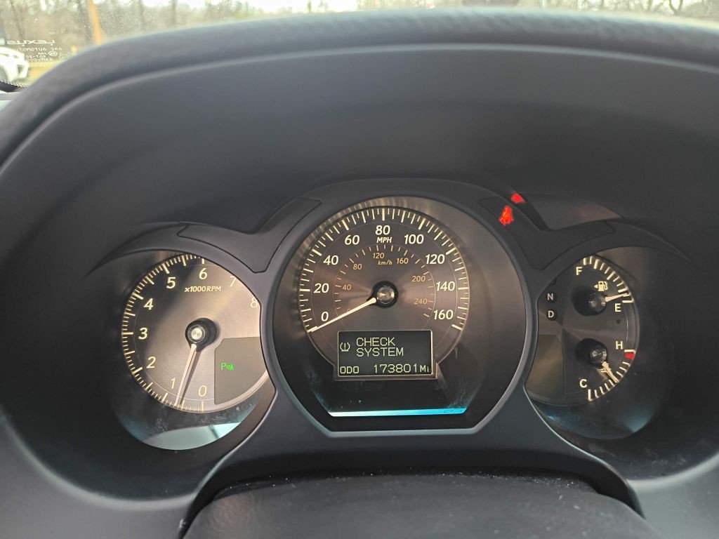 Lexus GS 350 Vehicle Full-screen Gallery Image 07