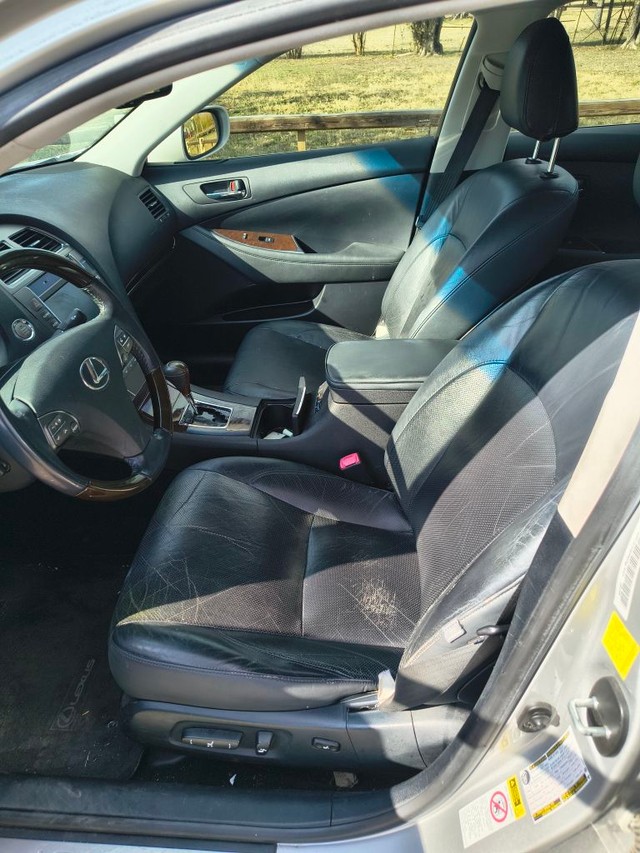 Lexus ES 350 Vehicle Full-screen Gallery Image 05