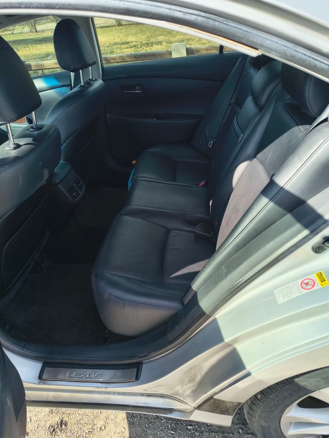 Lexus ES 350 Vehicle Full-screen Gallery Image 06