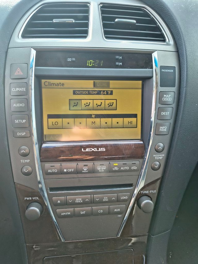 Lexus ES 350 Vehicle Full-screen Gallery Image 07