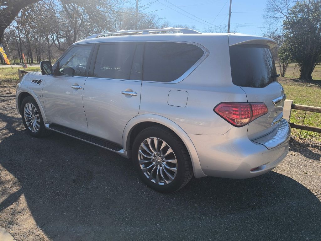 INFINITI QX80 Vehicle Full-screen Gallery Image 03
