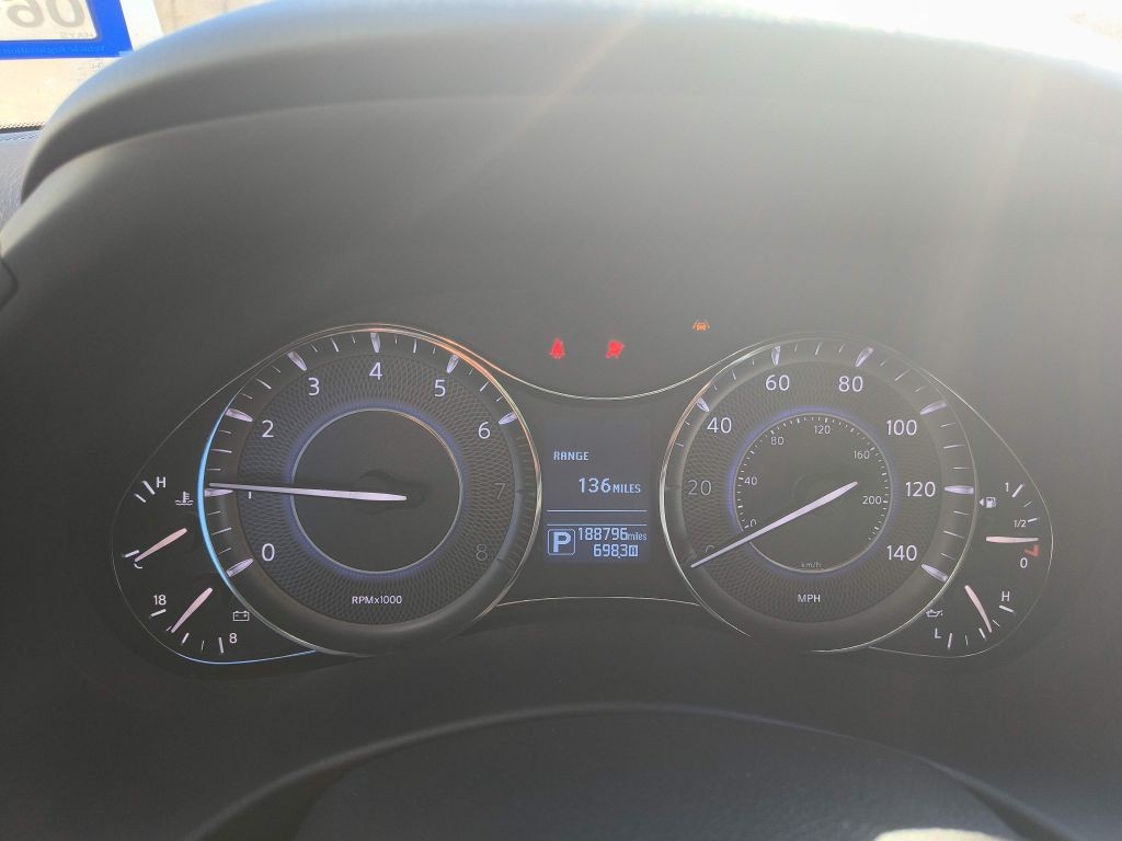 INFINITI QX80 Vehicle Full-screen Gallery Image 08