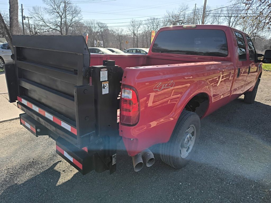 Ford Super Duty F-350 SRW Vehicle Full-screen Gallery Image 03