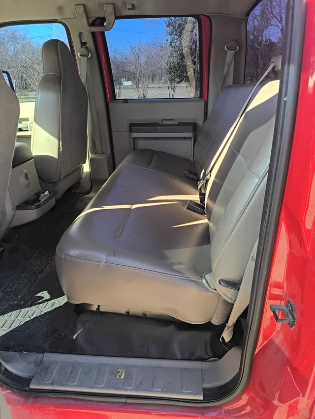 Ford Super Duty F-350 SRW Vehicle Full-screen Gallery Image 06