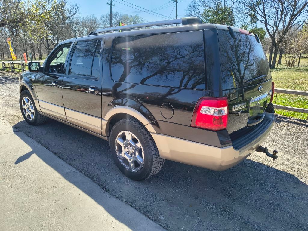 Ford Expedition EL Vehicle Full-screen Gallery Image 03