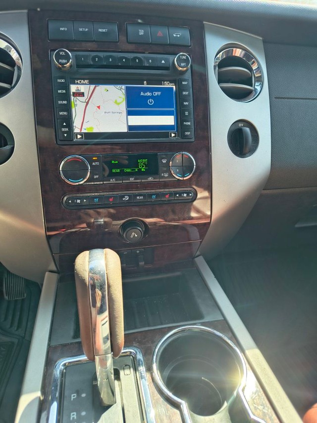 Ford Expedition EL Vehicle Full-screen Gallery Image 07