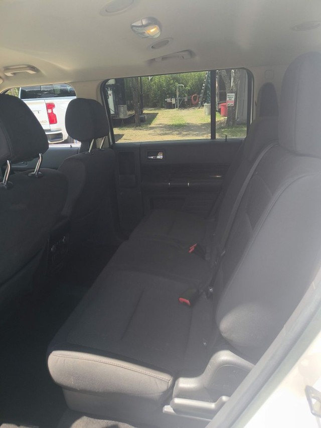 Ford Flex Vehicle Full-screen Gallery Image 05