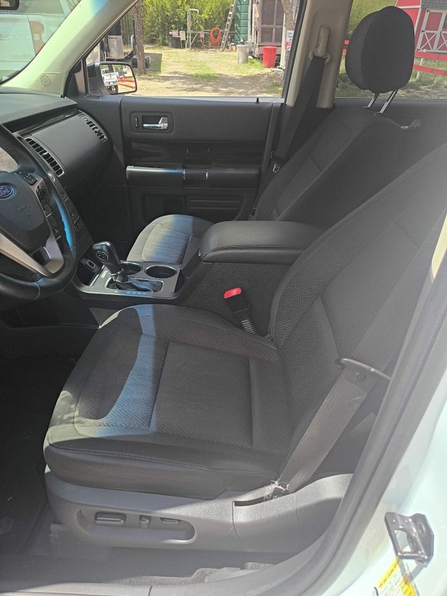 Ford Flex Vehicle Full-screen Gallery Image 06