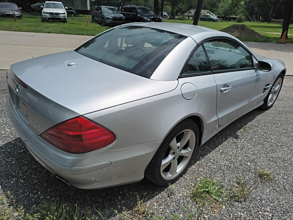 Mercedes-Benz SL-Class Vehicle Full-screen Gallery Image 04
