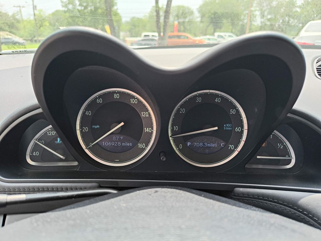 Mercedes-Benz SL-Class Vehicle Full-screen Gallery Image 06