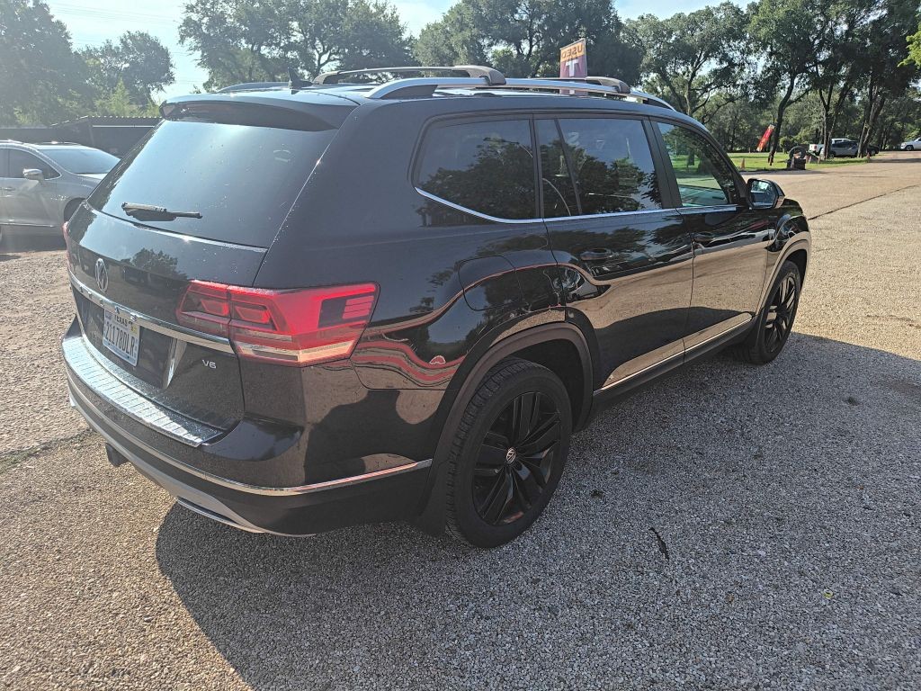 Volkswagen Atlas Vehicle Full-screen Gallery Image 03