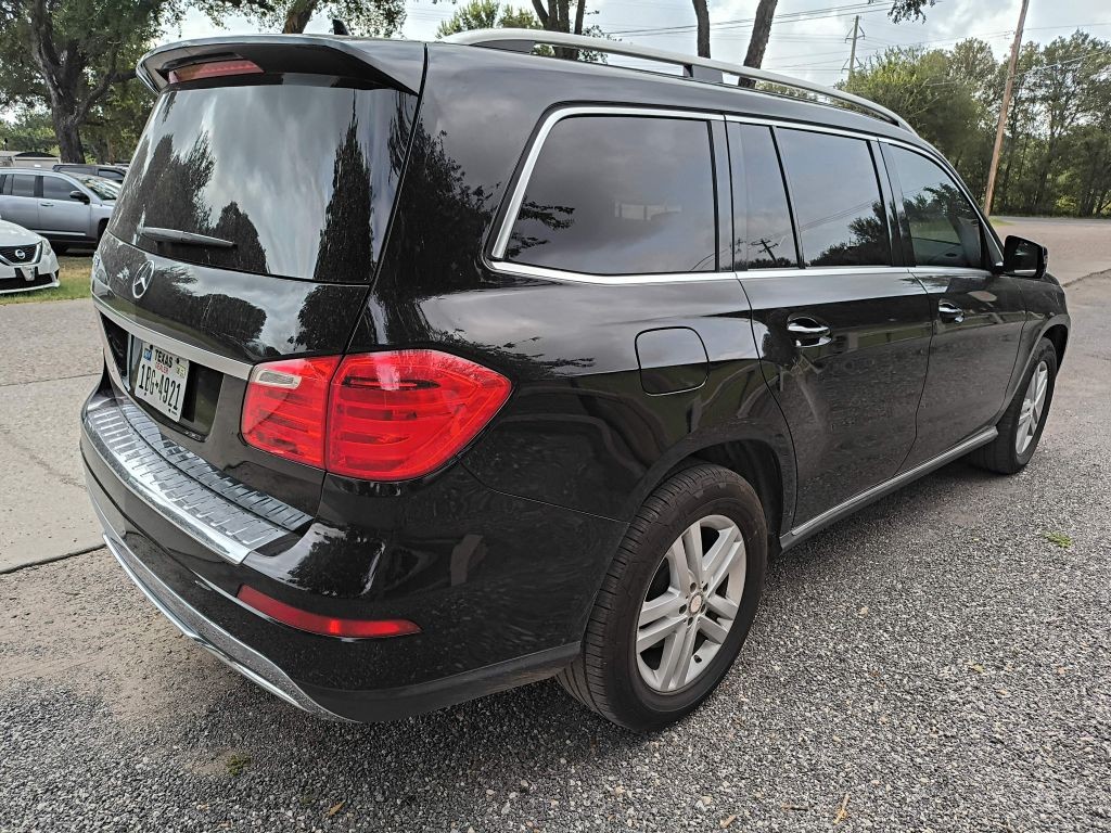 Mercedes-Benz GL Vehicle Full-screen Gallery Image 04