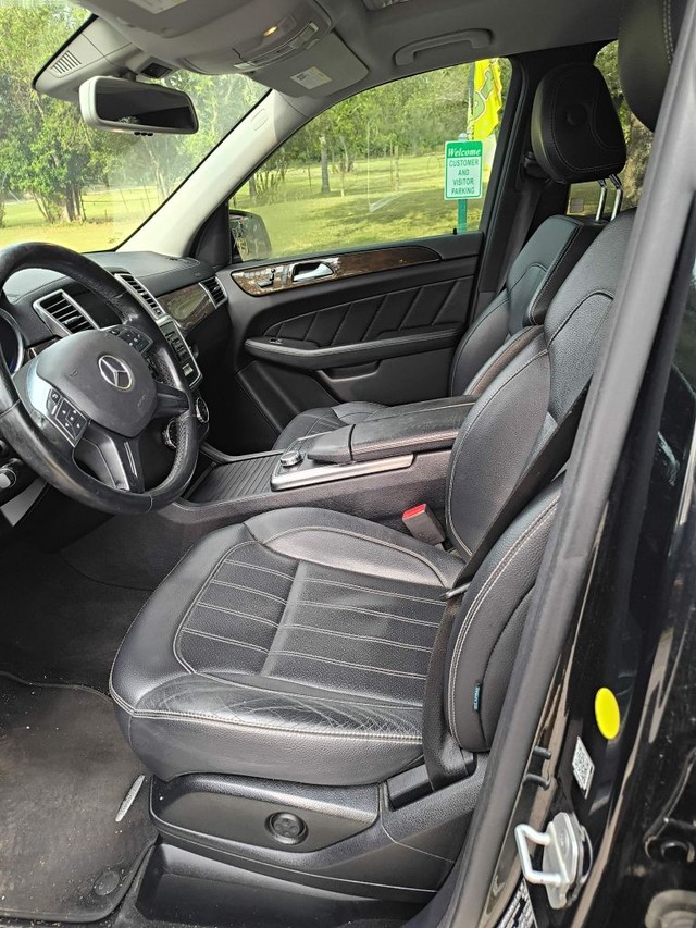 Mercedes-Benz GL Vehicle Full-screen Gallery Image 05