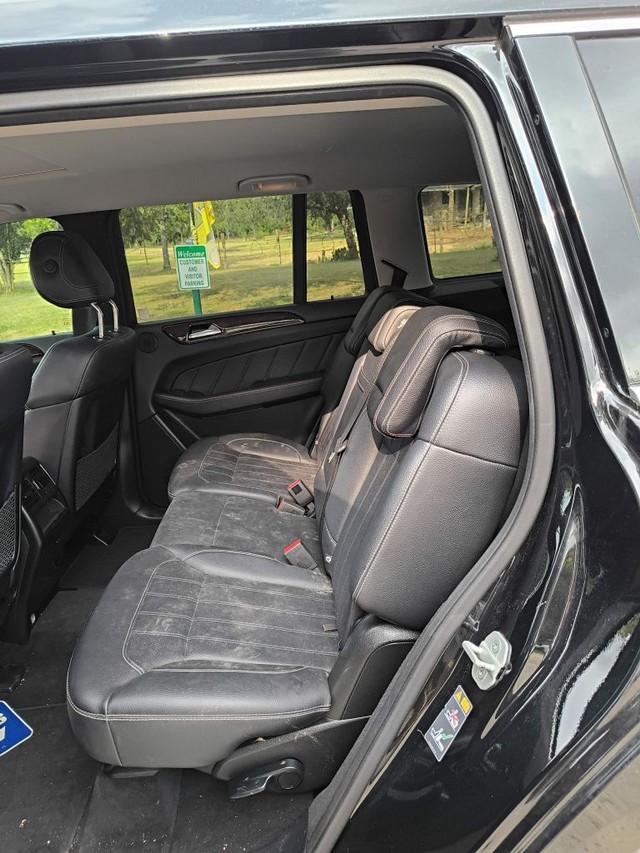 Mercedes-Benz GL Vehicle Full-screen Gallery Image 06