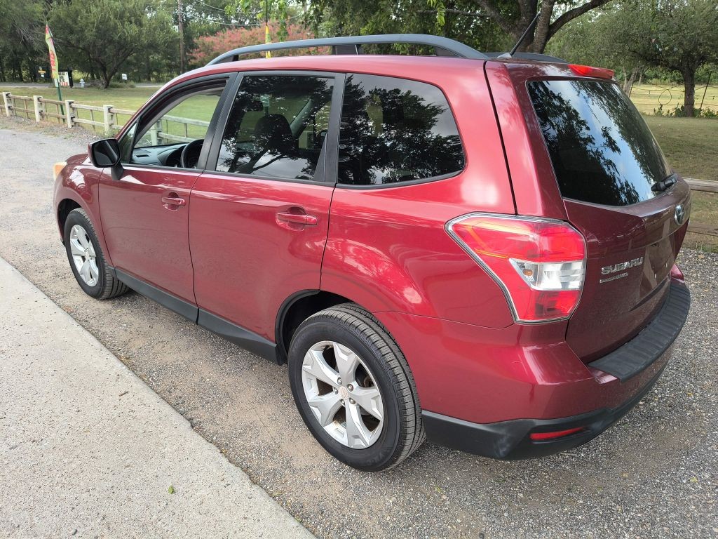 Subaru Forester Vehicle Full-screen Gallery Image 03