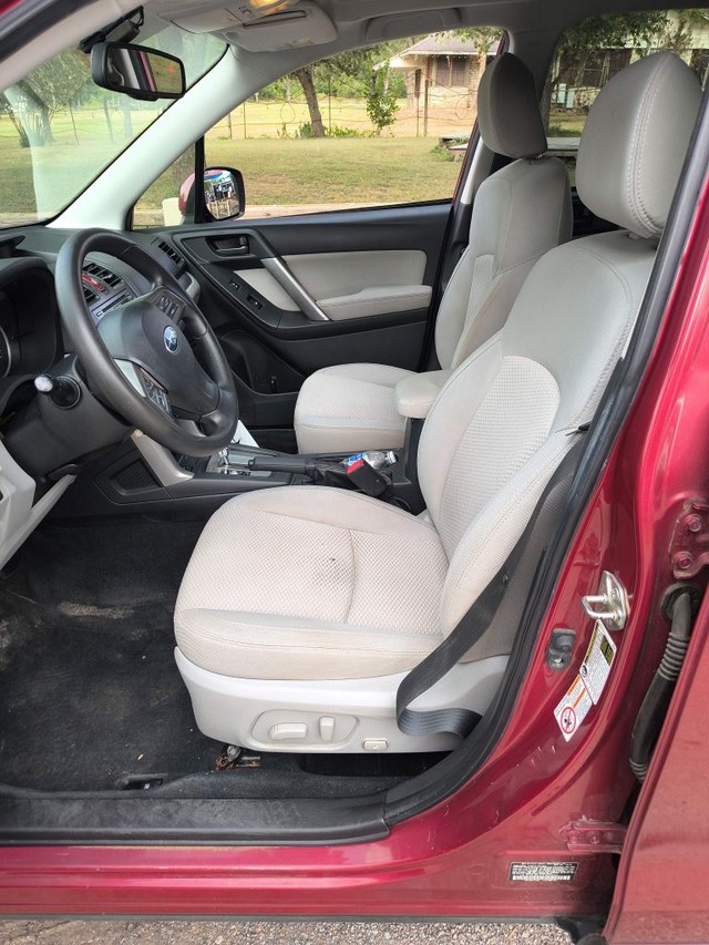 Subaru Forester Vehicle Full-screen Gallery Image 05