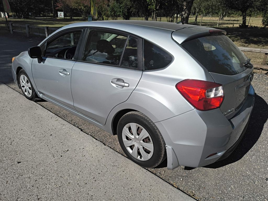 Subaru Impreza Wagon Vehicle Full-screen Gallery Image 04