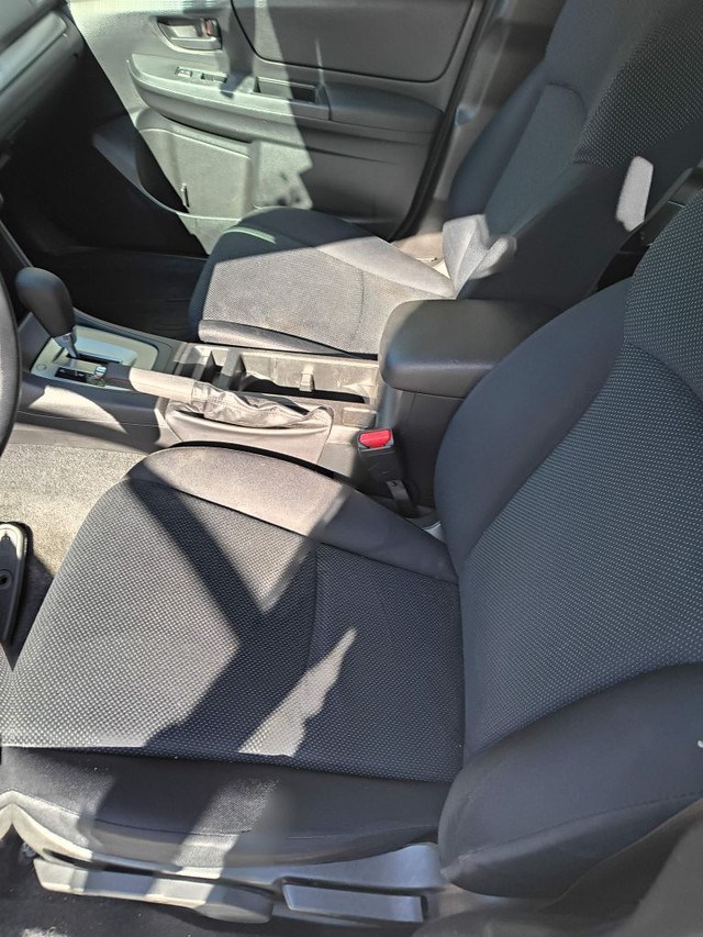Subaru Impreza Wagon Vehicle Full-screen Gallery Image 05