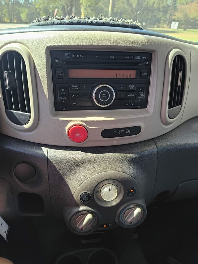 Nissan cube Vehicle Full-screen Gallery Image 07