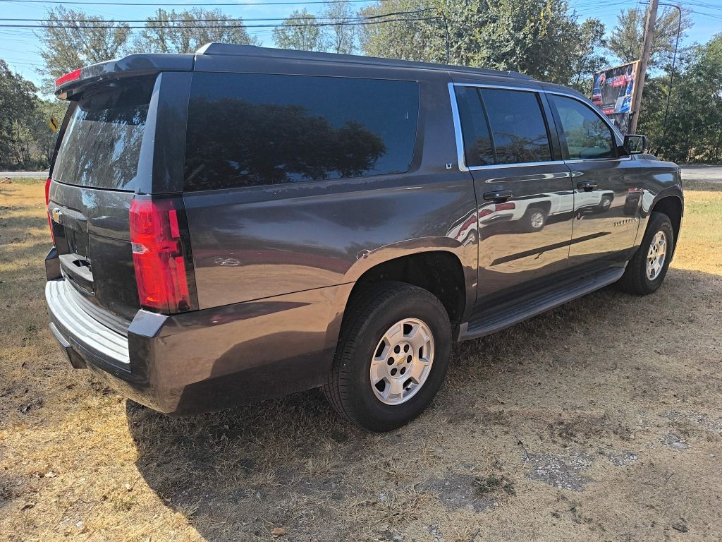 Chevrolet Suburban Vehicle Full-screen Gallery Image 04