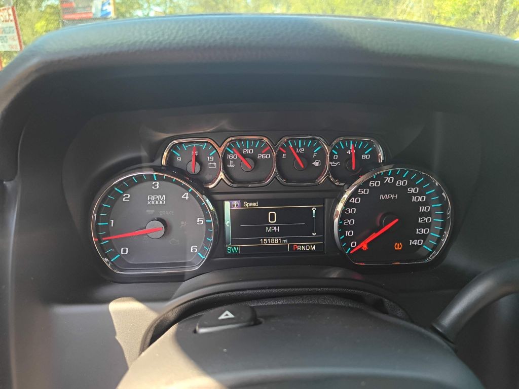 Chevrolet Suburban Vehicle Full-screen Gallery Image 08