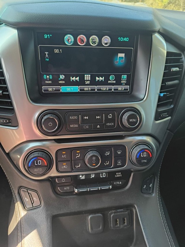 Chevrolet Suburban Vehicle Full-screen Gallery Image 07
